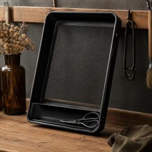 Trim tray with mesh screen and scissors